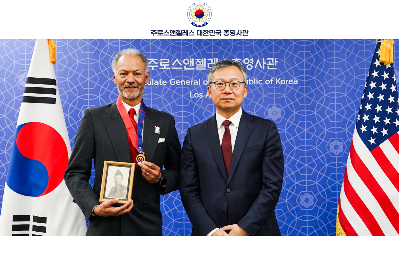 김영완 총영사, 한국전 참전용사 후손에게 평화의 사도 메달 수여 (2.5)